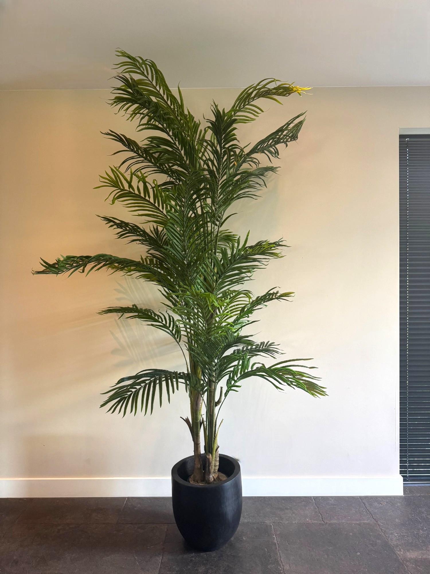 Realistische kunstpalm met volle kroon – 250 cm hoog